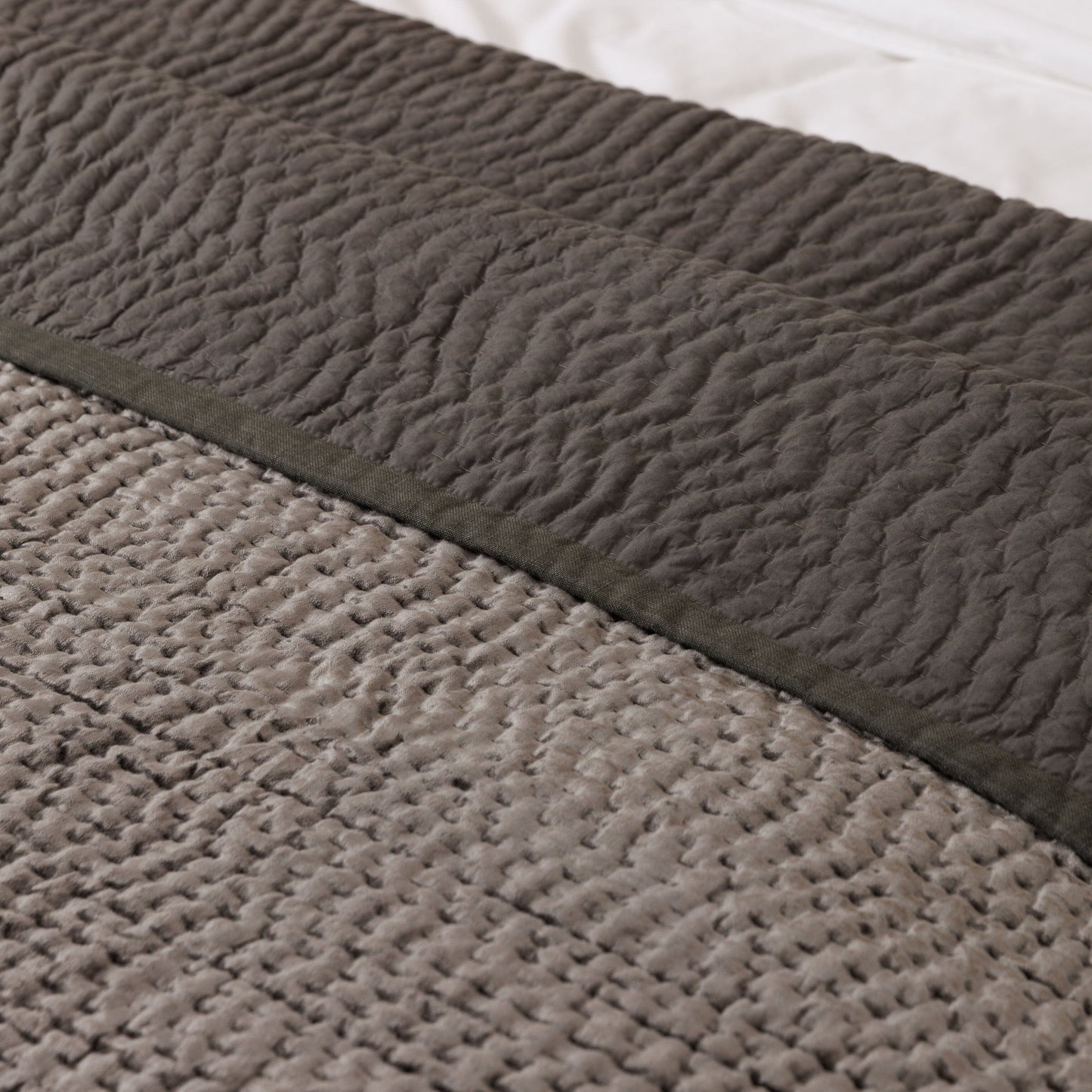 Harvard Graphite Velvet & Linen Bedspread